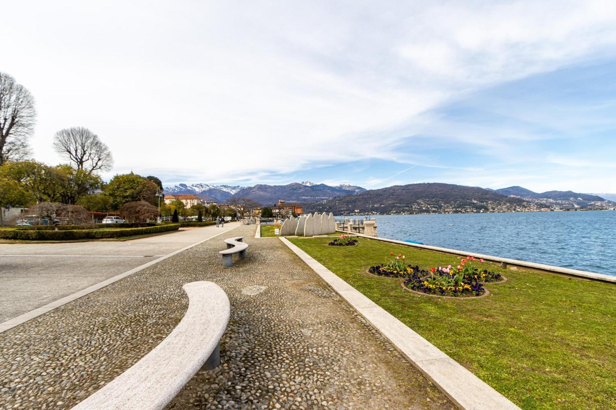 Golden Lake - Luxury Apartment ☆☆☆☆☆ - 100M From The Lake Бавено Экстерьер фото
